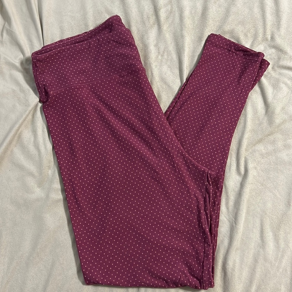 LuLaRoe Maroon polka dot Print Tall & Curvy (TC) Leggings, like new